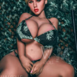 Klara - Curvy sex doll photoshoot