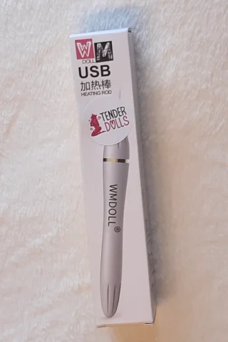 WM Doll USB Heater in a sleek white packaging featuring a silver tip, labeled with "Tender Dolls" and product details.