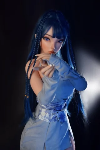 Miyamoto Kyoko 148cm poses with long blue hair, wearing a light blue outfit with long sleeves and a decorative belt.