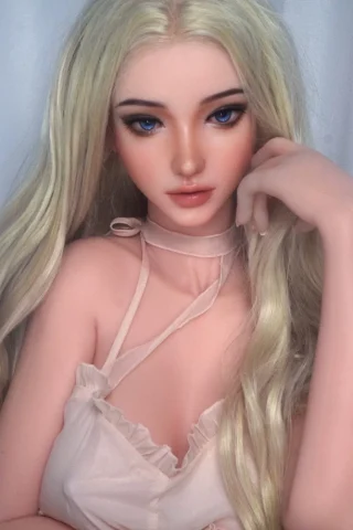 Sakai Kanako 165cm features long blonde hair and blue eyes, wearing a light-colored top with a choker.