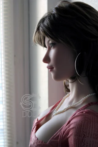 Realistic SES022-165-C doll with Head083SO, featuring a stylish look and elegant accessories.