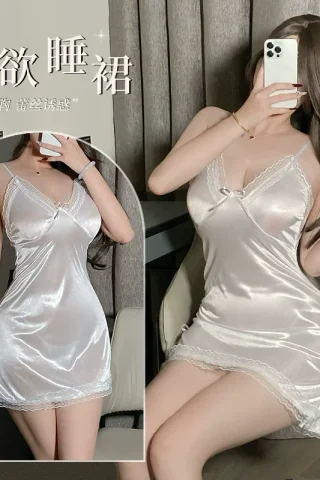 Sexy lace lingerie set featuring a heart-shaped split design, perfect for intimate occasions.